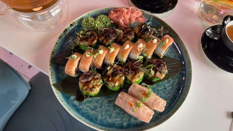 Sushi assortii KAI restos Tallinnas. Restoranide Nädal 2025