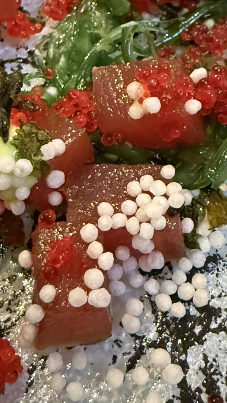 Mix Resto Tallinna vanalinnas. Tuunikala poke