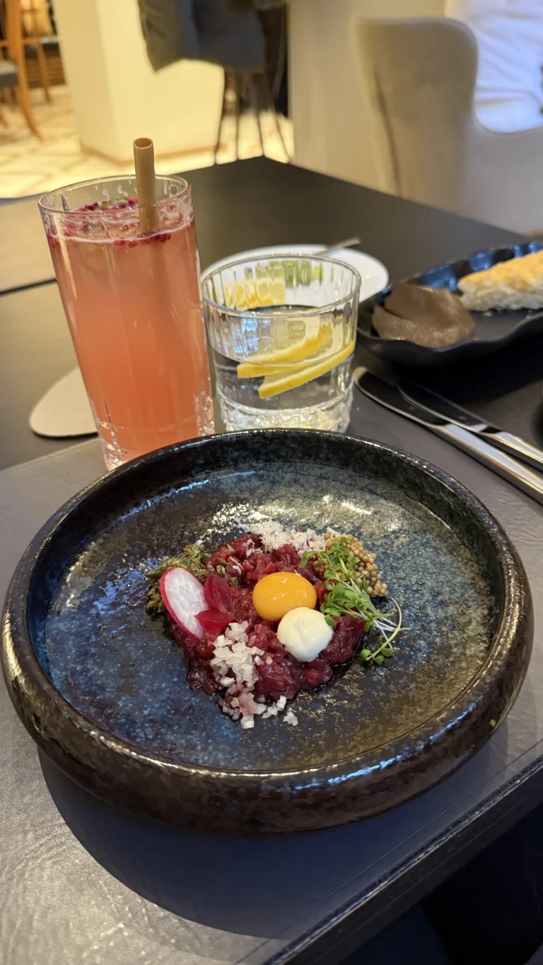 Mix Resto Tallinna vanalinnas. Känguruliha tartar