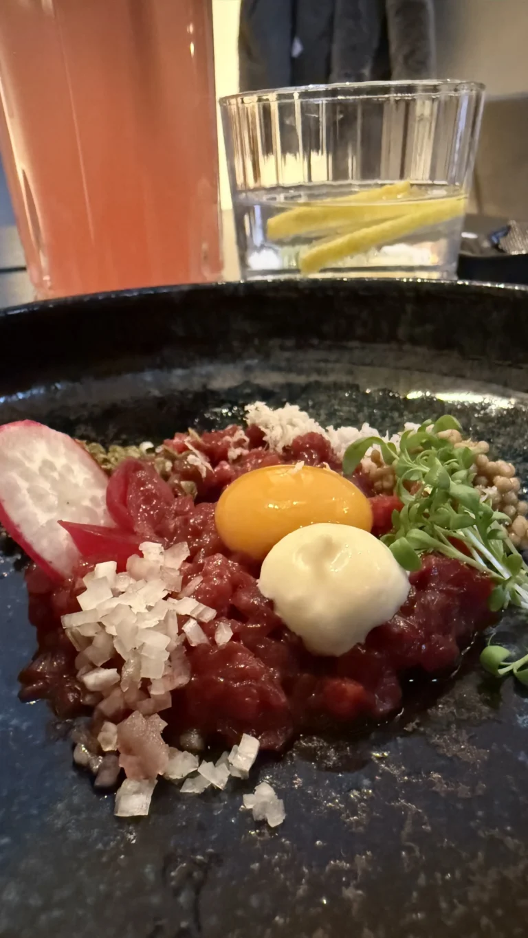 Mix Resto Tallinna vanalinnas. Känguruliha tartar
