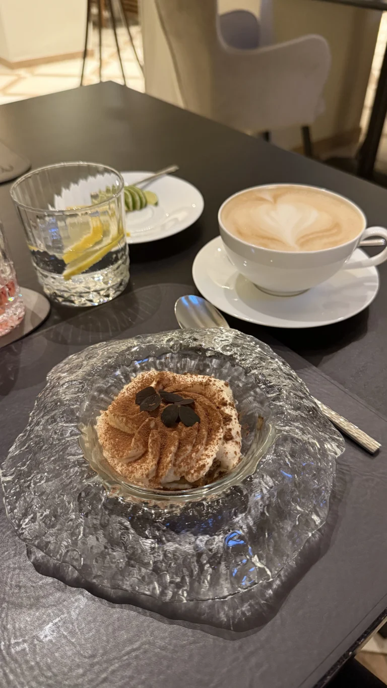 Mix Resto Tallinna vanalinnas. Vana Tallinna Cream tiramisu