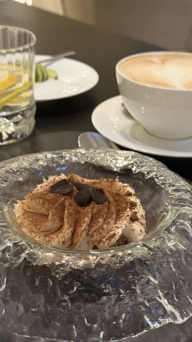 Mix Resto Tallinna vanalinnas. Vana Tallinna Cream tiramisu