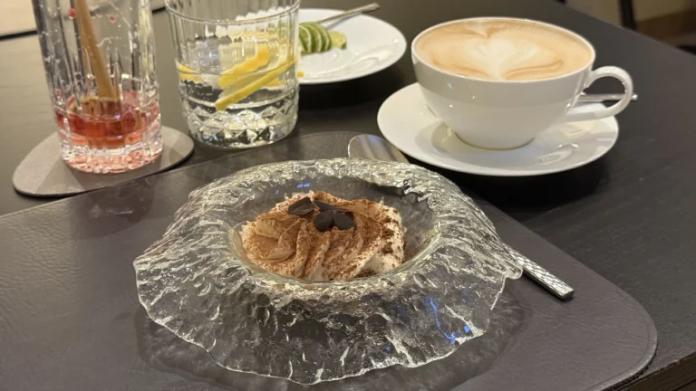 Mix Resto Tallinna vanalinnas. Vana Tallinna Cream tiramisu