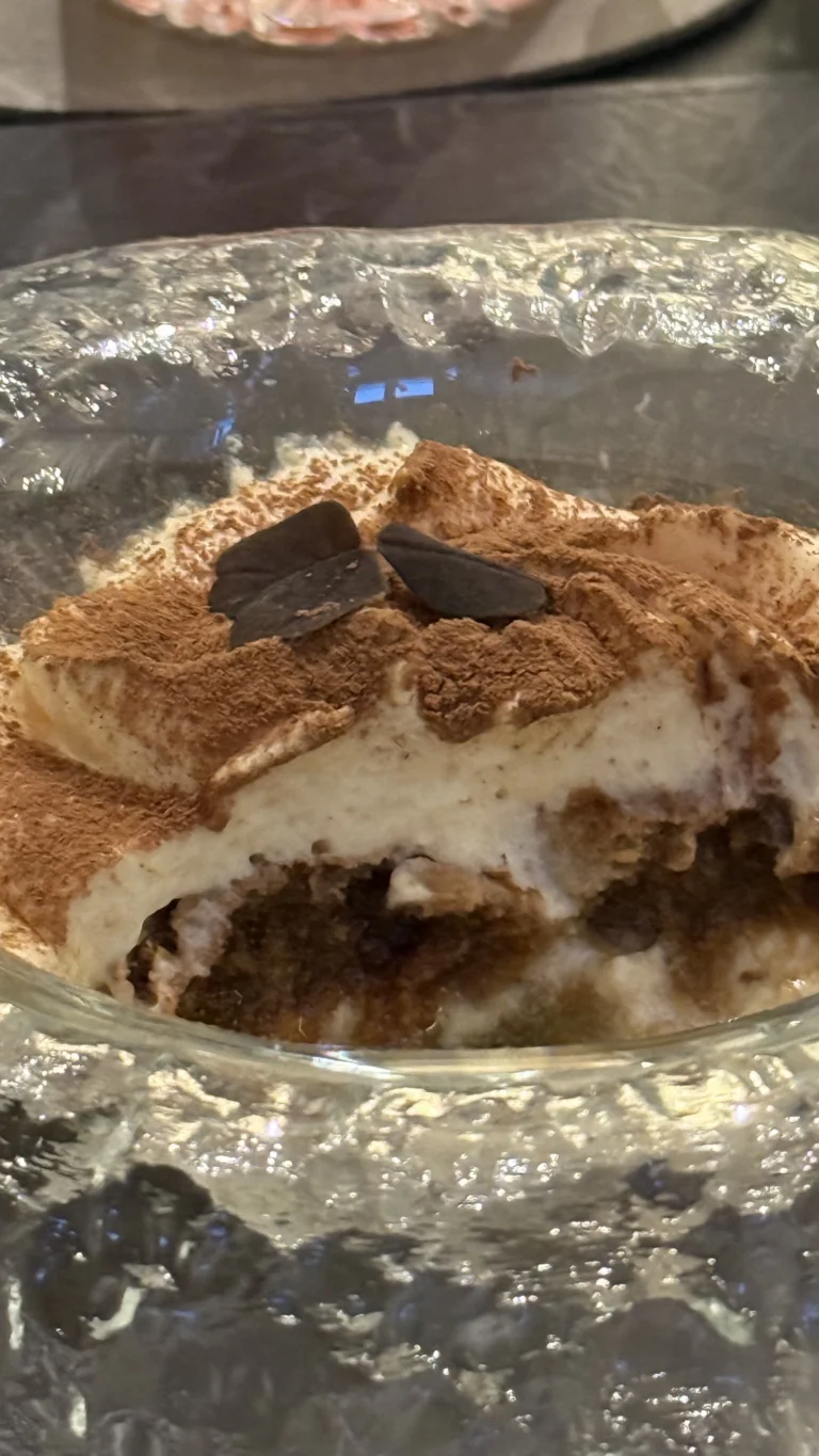 Mix Resto Tallinna vanalinnas. Vana Tallinna Cream tiramisu
