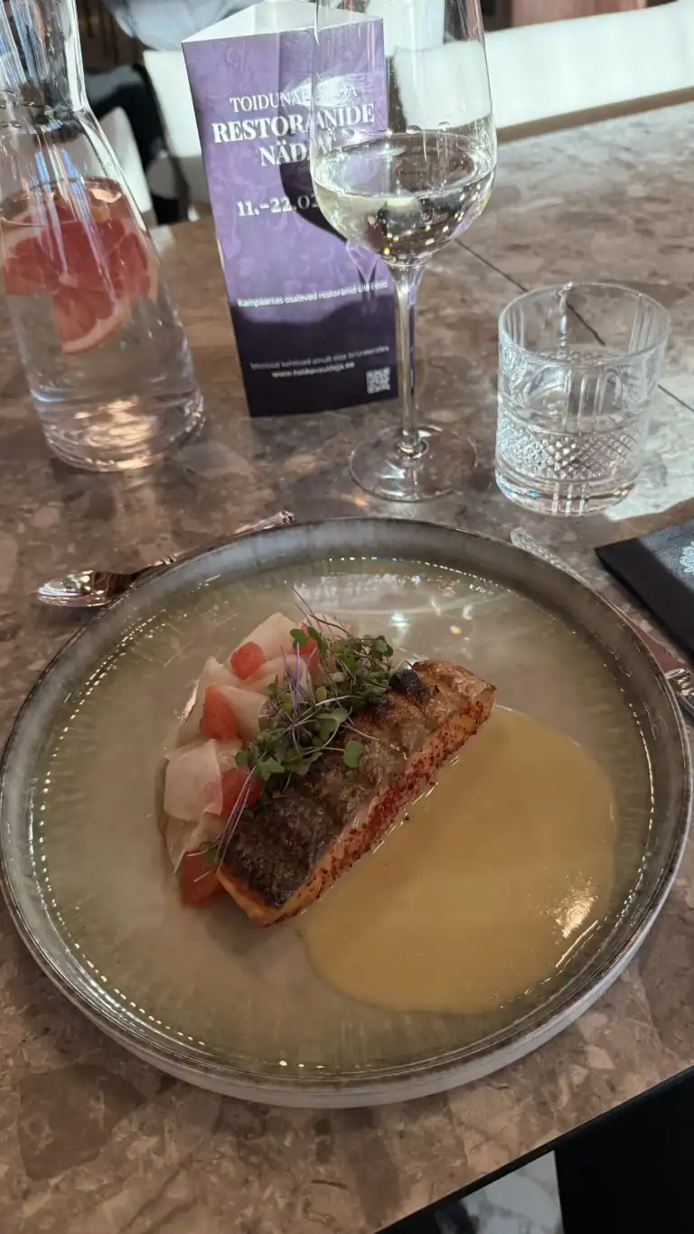 Aroma Bistroo Tallinnas, Arteri kvartalis. Hiddenfjordi lõhe