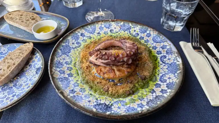 Tasca Portuguesa Tallinna vanalinnas. Portugali restoran kaheksajalg