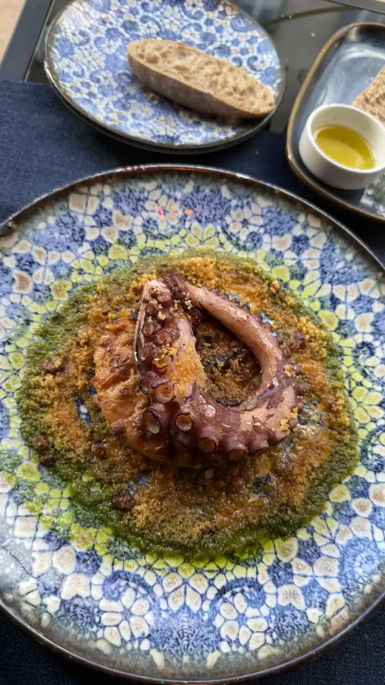 Tasca Portuguesa Tallinna vanalinnas. Portugali restoran kaheksajalg