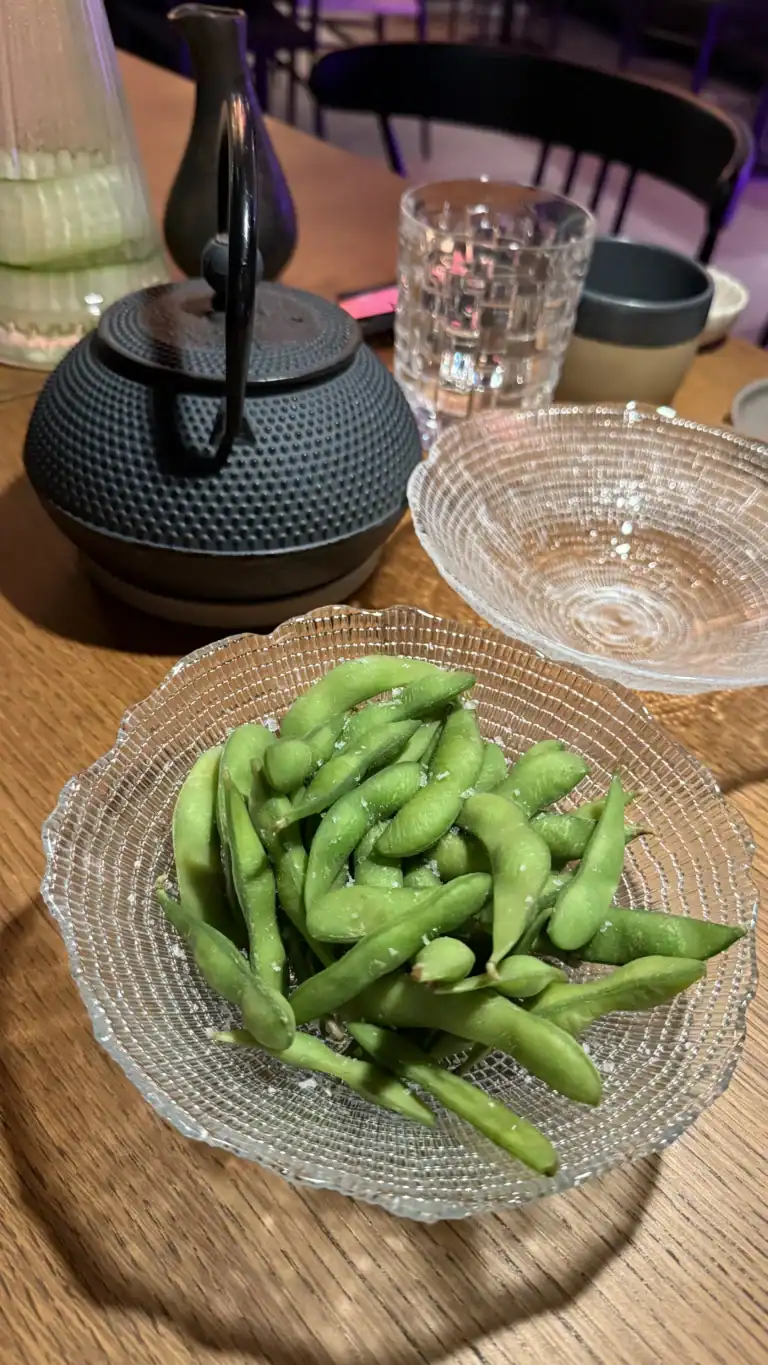 Jaapani restoran Roku Resto Porto Franco Tallinnas. Edamame oad