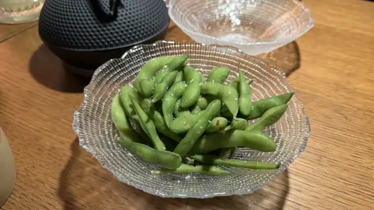 Jaapani restoran Roku Resto Porto Franco Tallinnas. Edamame oad