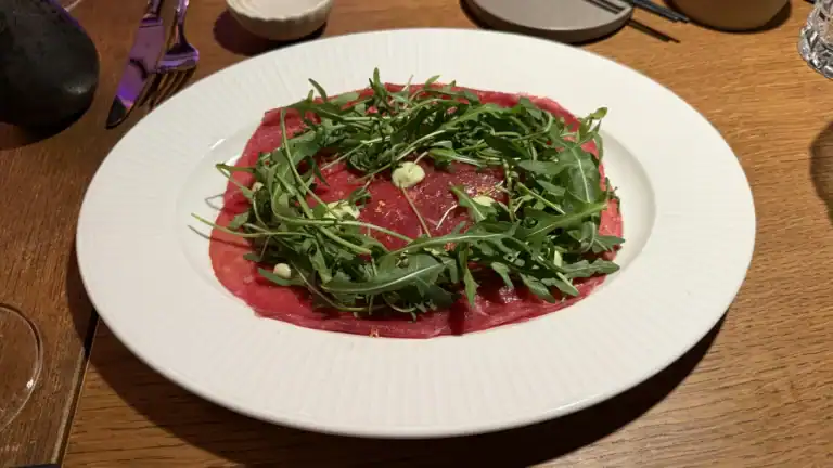 Jaapani restoran Roku Resto Porto Franco Tallinnas. Carpaccio
