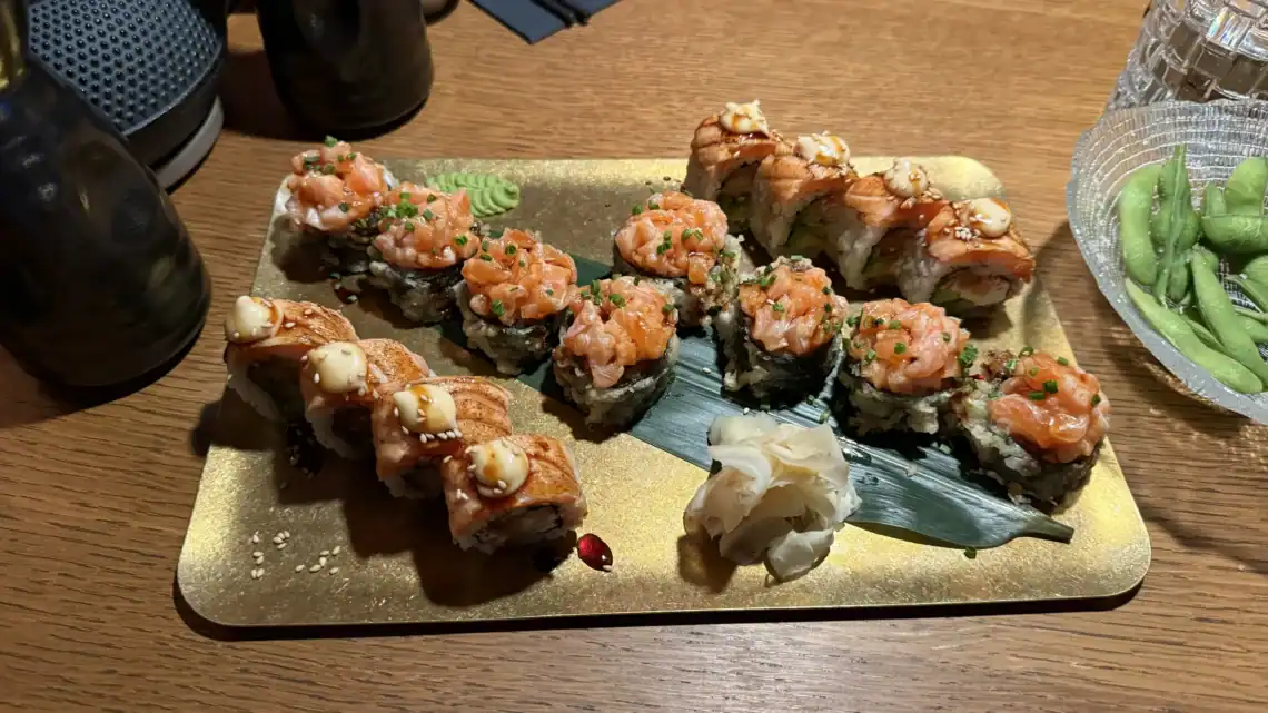 Roku Resto Porto Franco restoran. sushi valik