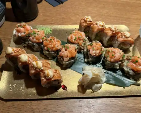 Roku Resto Porto Franco restoran. sushi valik