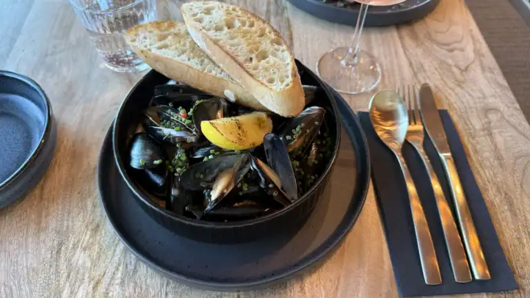 Restoran Puente Tallinn Noblessneris. Sinimerekarbid