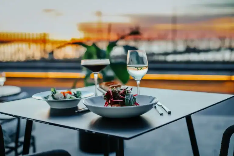Pier 4/2 restaurant