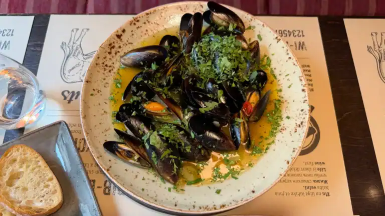 Mussels in white wine sauce at Meat & Wine Steak House Tallinn