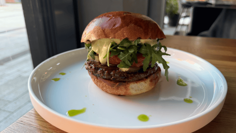 Udu restaurant Porto Franco hamburger